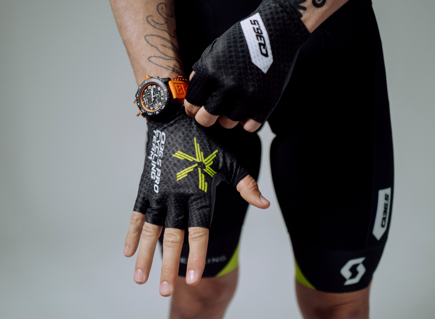 Q36.5 Pro Cycling Team Gloves • Q36.5