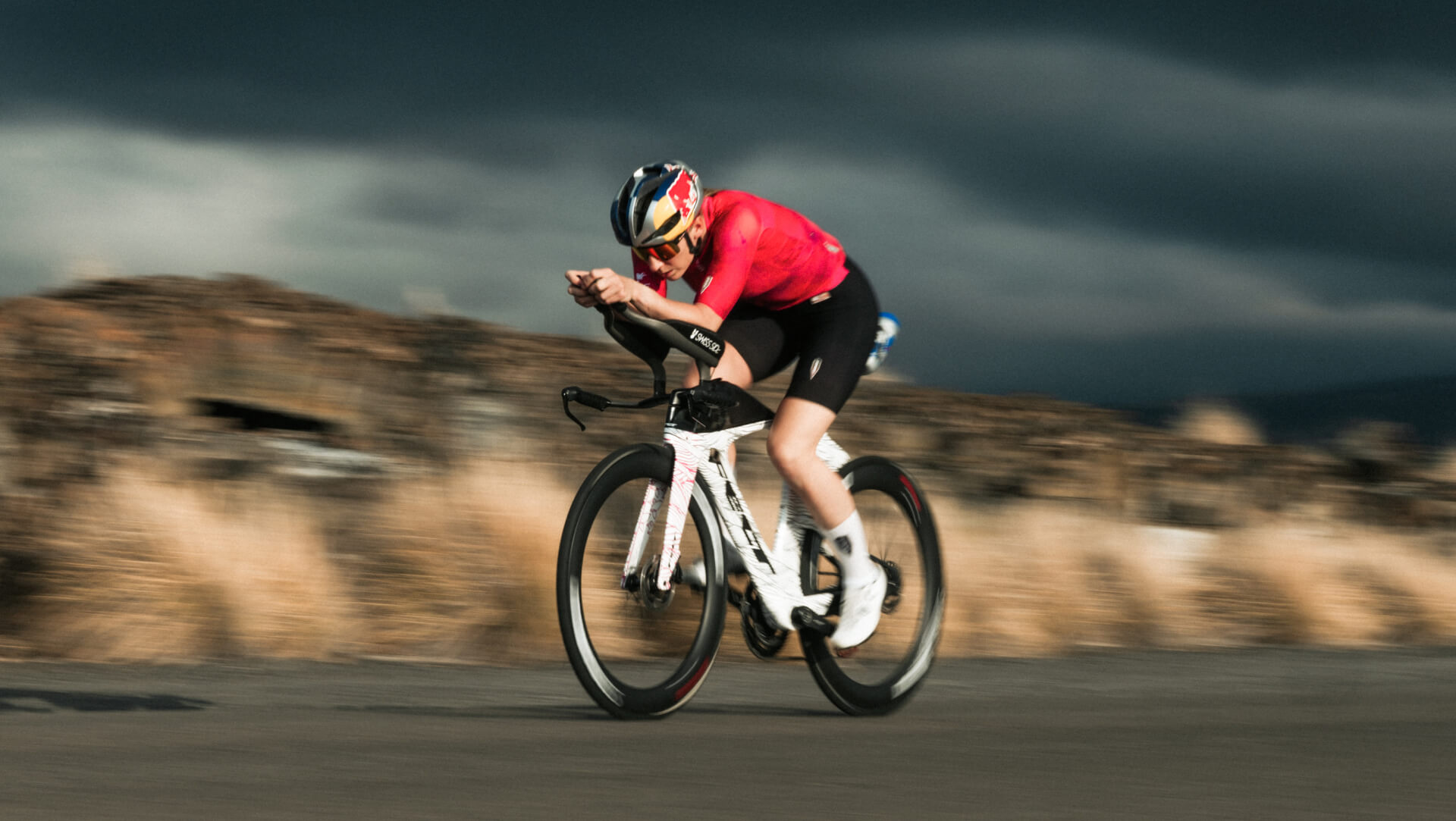 Cycling TRI Ryf Short Sleeve Skinsuit Women Q36.5 - Proprietary Unisex Chamois Pad