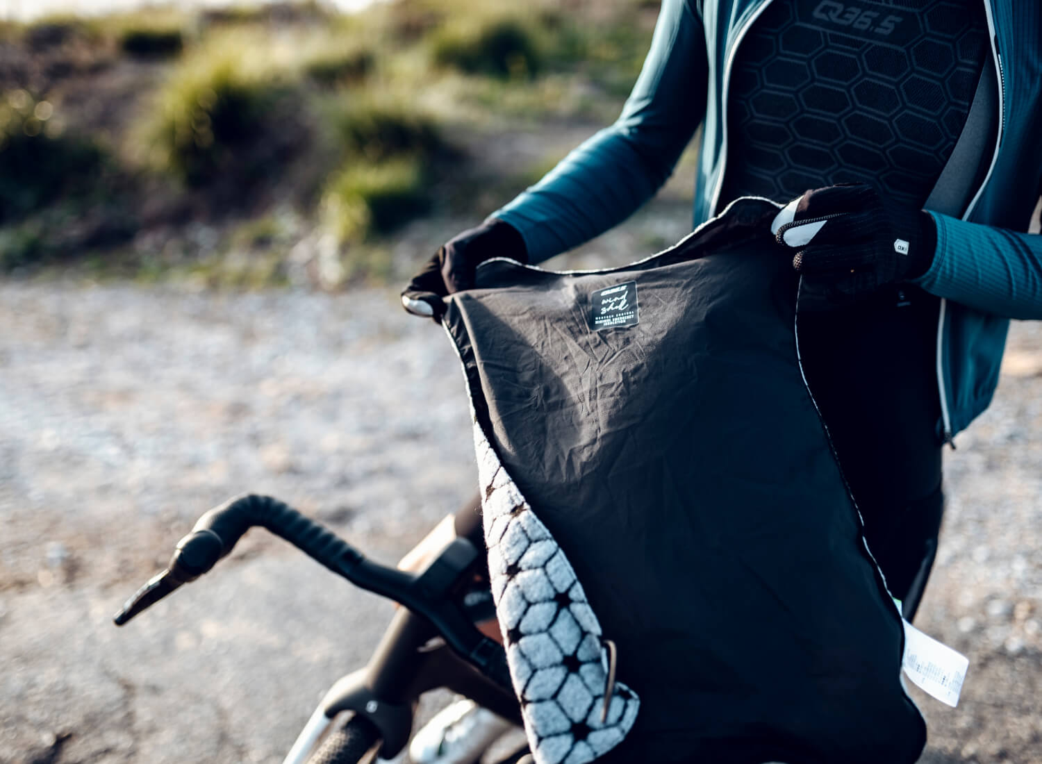 Shell Cycling Cycling Wind Shell - Black • Q36.5