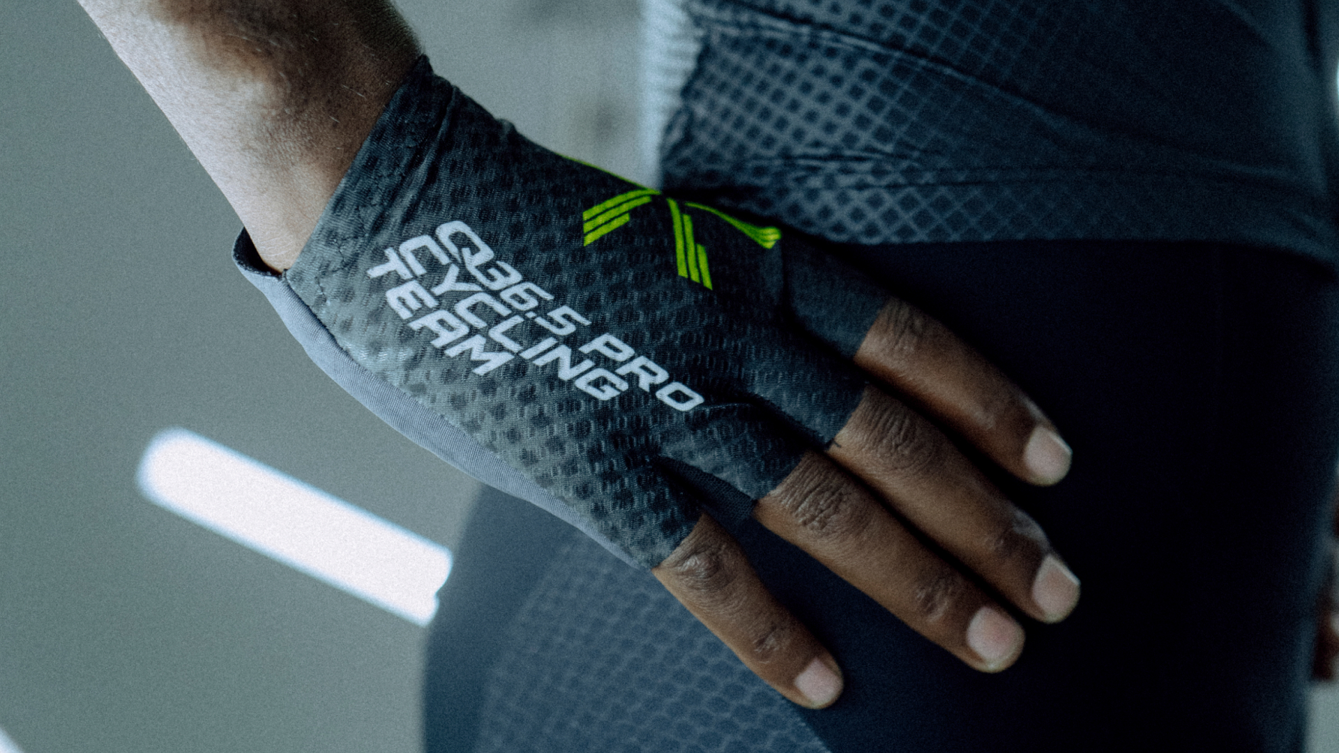 Q36.5 Pro Cycling Team Gloves • Q36.5